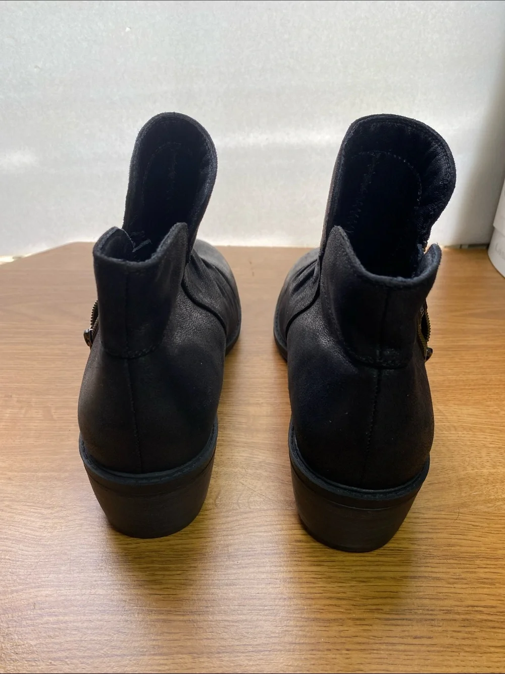 Baretraps Sam Ruched Ankle Booties with Side Zip Size 7.5 Wide 1.6 in Heel